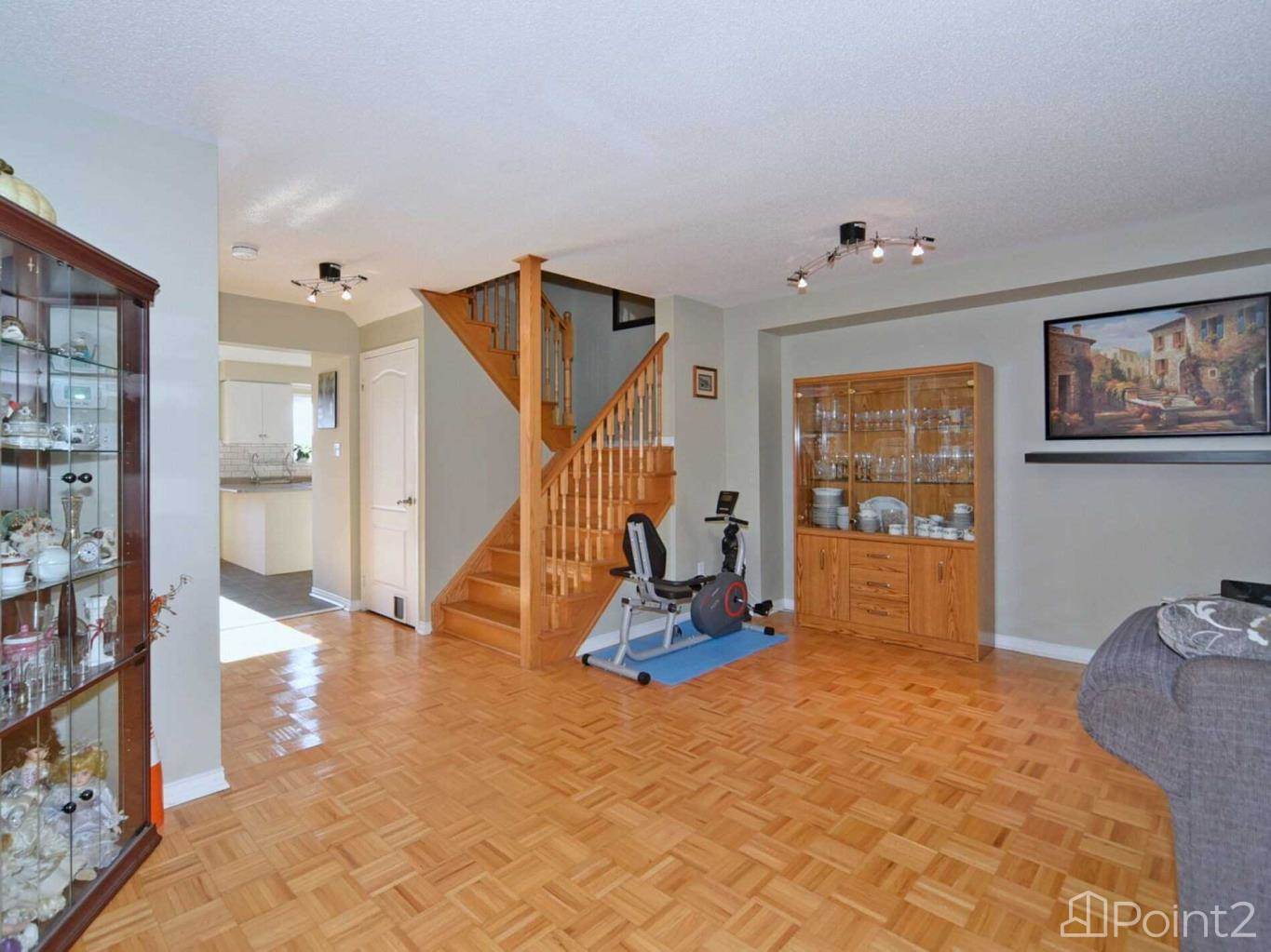 19 Foxchase Ave Vaughan Ontario L 4 L 9 N 1, Vaughan, ON L4L9N1 Photo 4