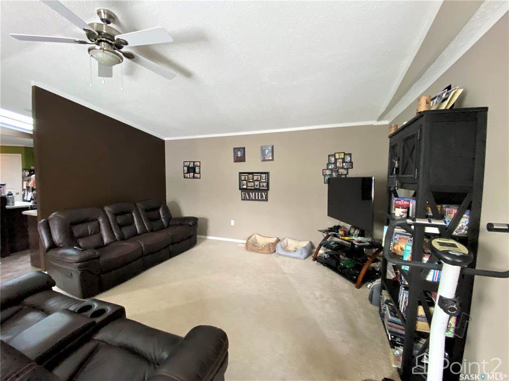 9 Golfview Crescent, Kindersley, SK S0L1S1 Photo 3