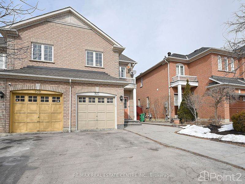 937 Tambourine Terr N, Mississauga, ON L5W1S5 Photo 2