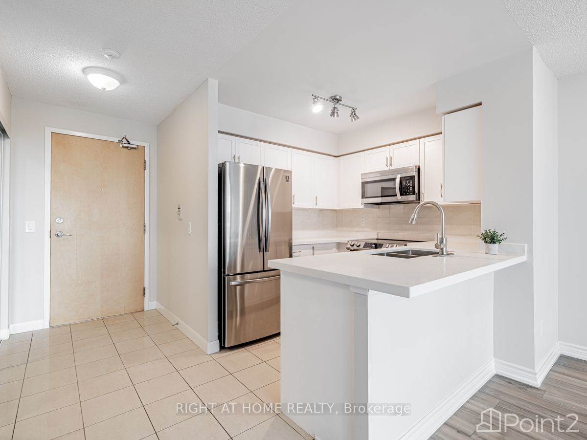 4968 Yonge St, Other, ON M2N7G9 Photo 4