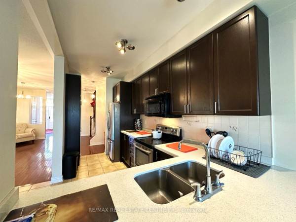 7331 Golden Meadow Crt, Mississauga, ON L5W0B9 Photo 5