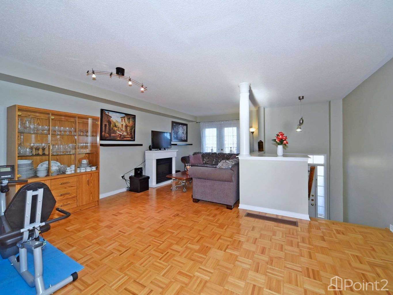 19 Foxchase Ave Vaughan Ontario L 4 L 9 N 1, Vaughan, ON L4L9N1 Photo 5