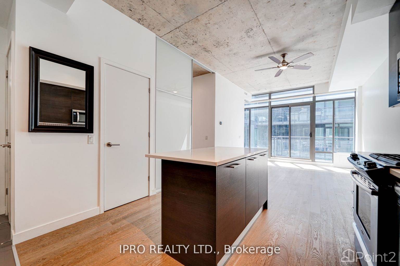 90 Broadview Ave 718, Toronto, ON M4M0A7 Photo 4