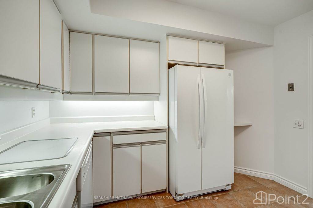 1177 Yonge St, Other, ON M4T2Y4 Photo 4
