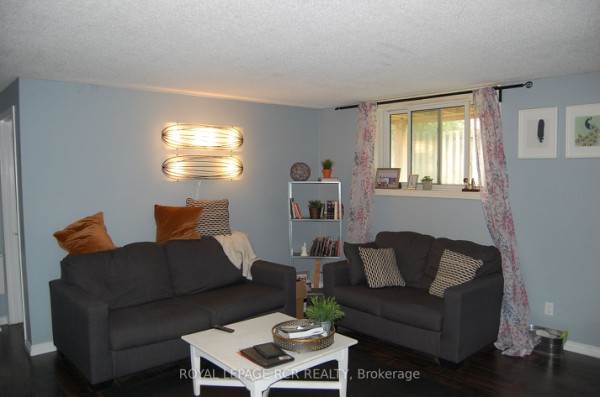 565 Greenfield Ave, Kitchener, ON N2C2P5 Photo 6