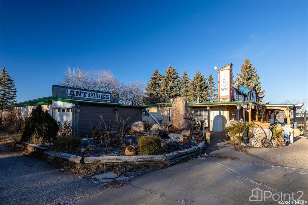 Highway 12 Offsale & Olive Tree Restaurant & Gas, Laird Rm No 404, SK S0J0J0 Photo 3