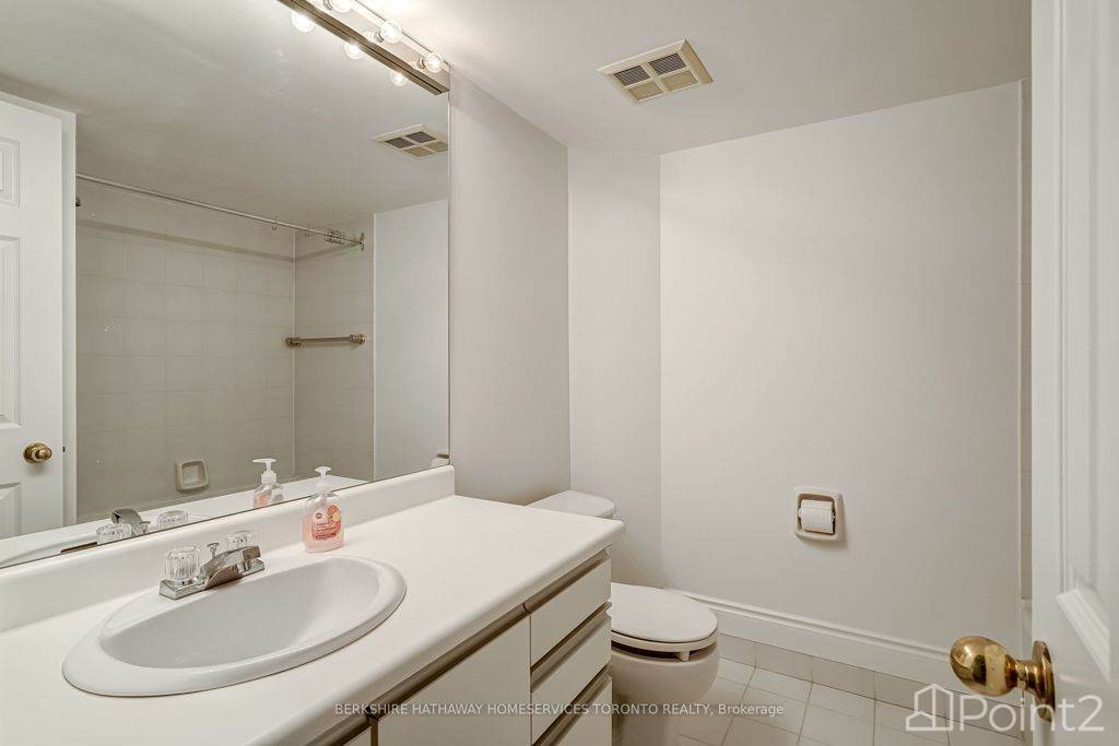 1177 Yonge St, Other, ON M4T2Y4 Photo 2