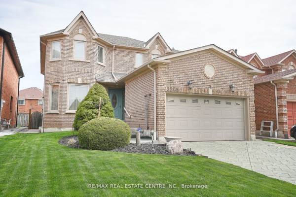 5205 Buttermill Crt, Mississauga, ON L5V1S4 Photo 2