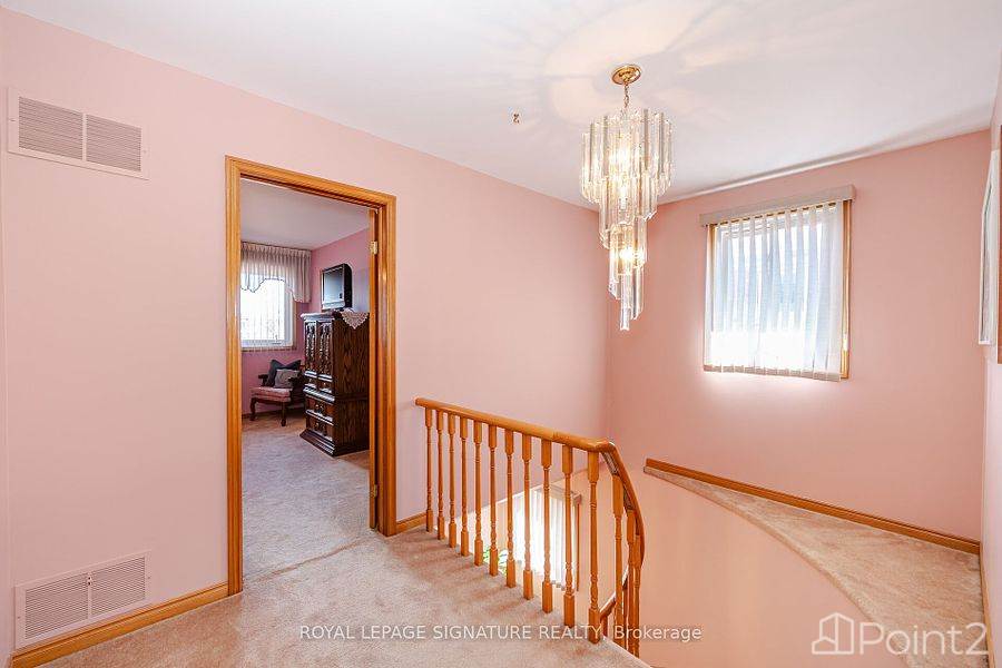 4368 Shelby Cres, Mississauga, ON L4W3T3 Photo 5