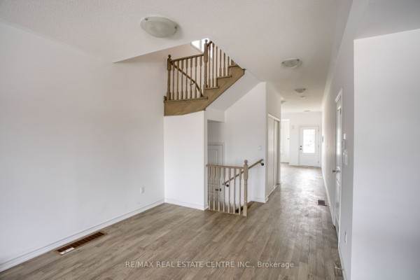 17 Harvest Cres, Barrie, ON L9J0T3 Photo 3