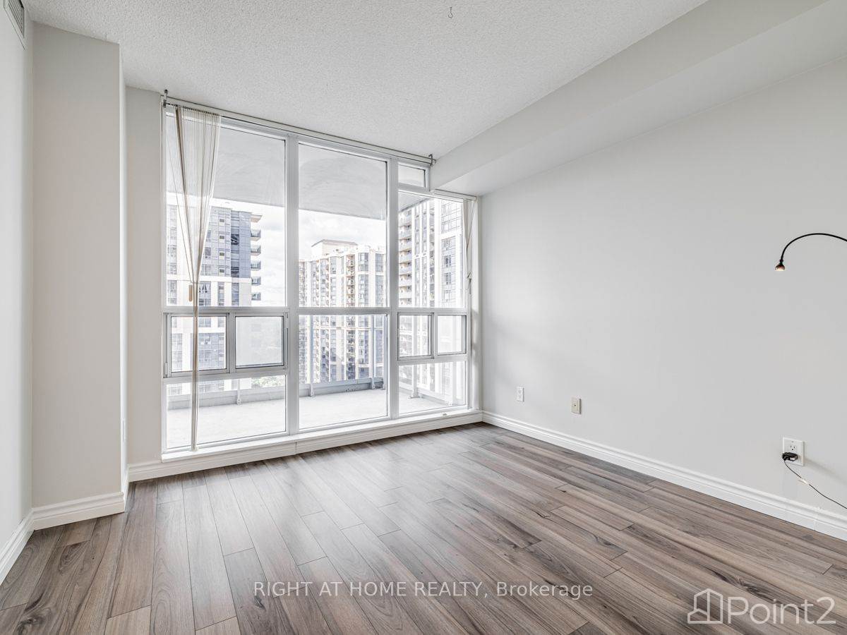 4968 Yonge St, Other, ON M2N7G9 Photo 6