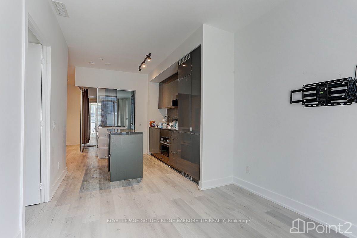 7 Grenville St 701, Toronto, ON M4Y1W9 Photo 3