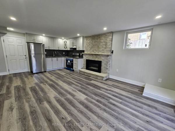 896 Morley Ave, Milton, ON L9T4Y8 Photo 3