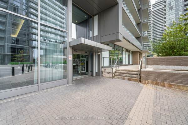 52 Forest Manor Rd, Toronto, ON M2J0E2 Photo 2