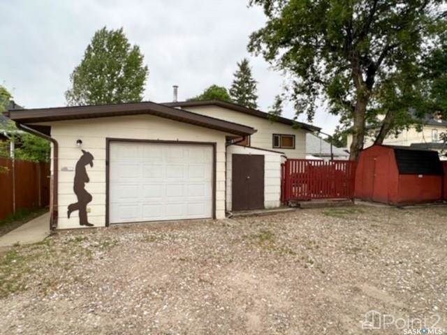257 3rd Avenue Nw, Swift Current, SK S9H0R9 Photo 2
