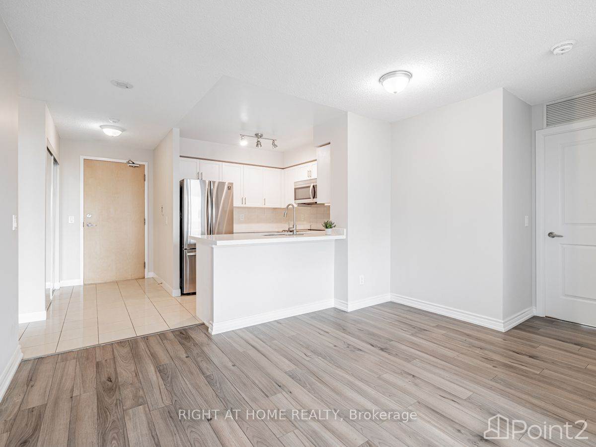 4968 Yonge St, Other, ON M2N7G9 Photo 3