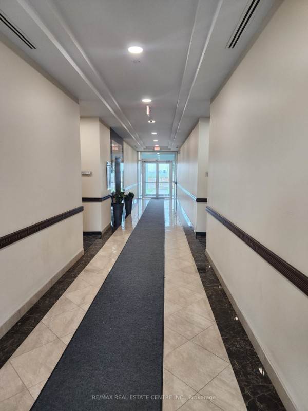 30 Topflight Dr, Mississauga, ON L5S0A8 Photo 5