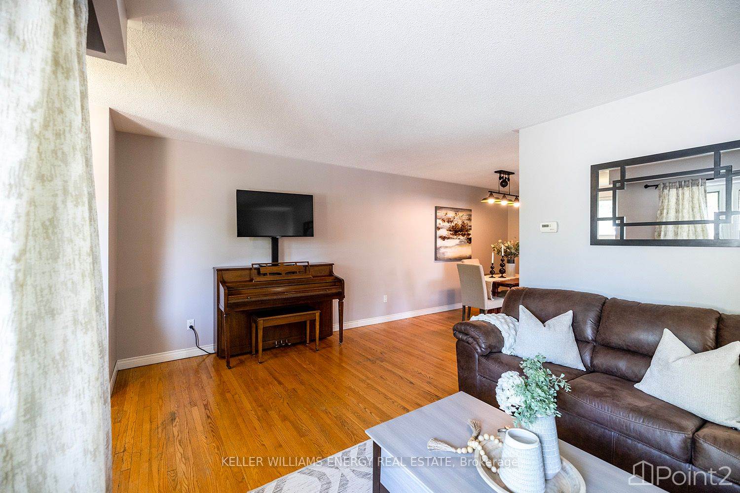 230 Coventry Crt, Other, ON L1G6H3 Photo 4