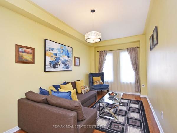 435 Hensall Circ, Mississauga, ON L5A4P1 Photo 4