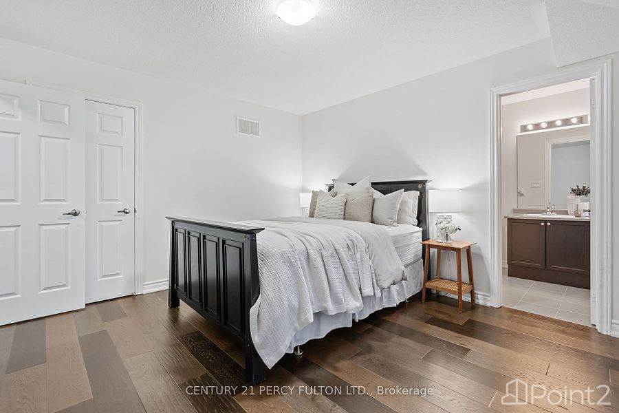 8 Sewell Cres, Ajax, ON L1Z0N7 Photo 7