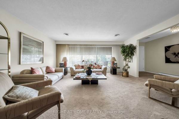 3537 Golden Orchard Rd E, Mississauga, ON L4Y3H7 Photo 5