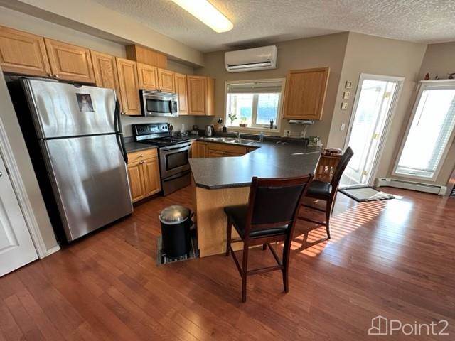 9810 94 Street, Peace River, AB T8S1A0 Photo 2
