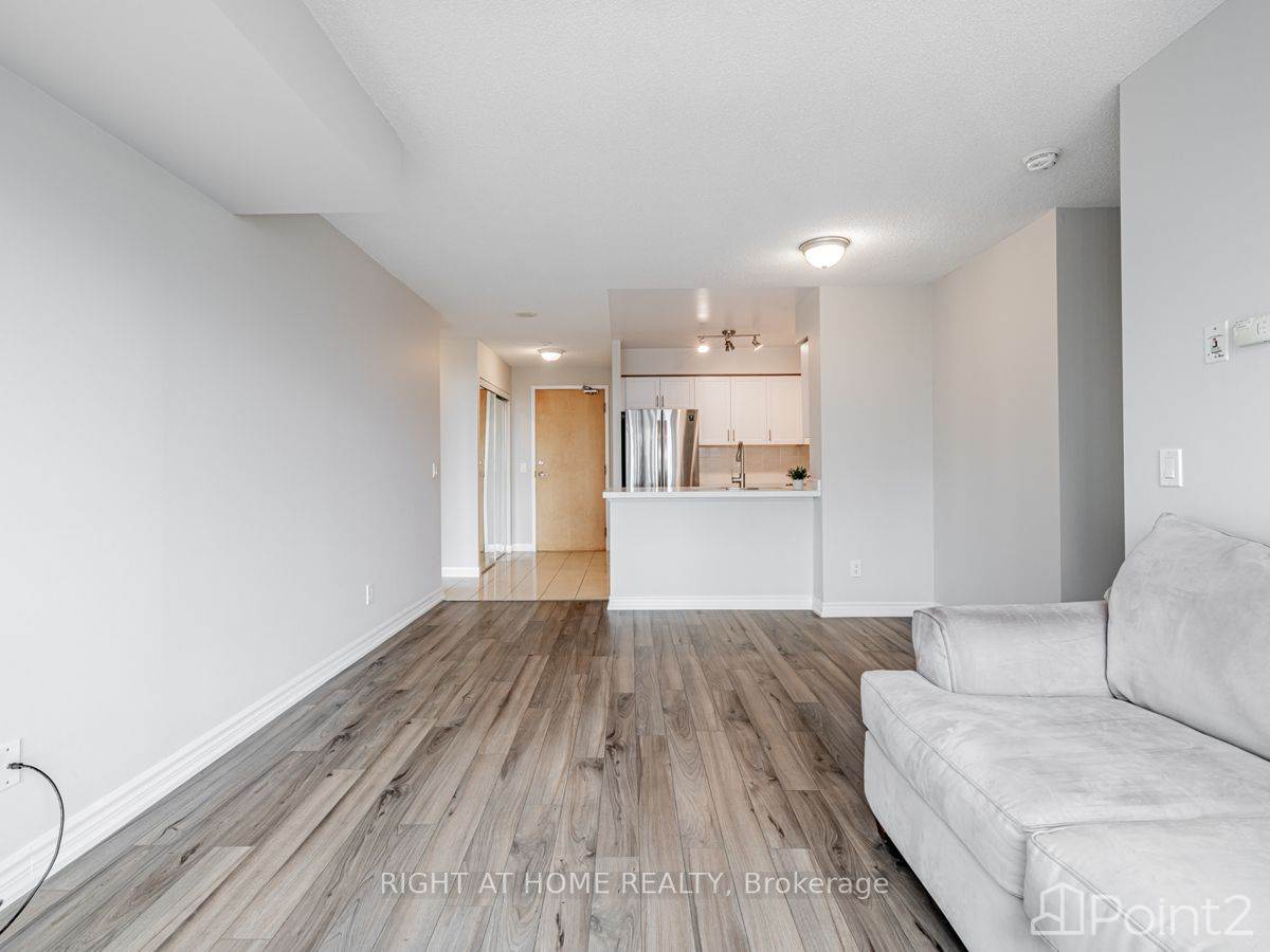 4968 Yonge St, Other, ON M2N7G9 Photo 2